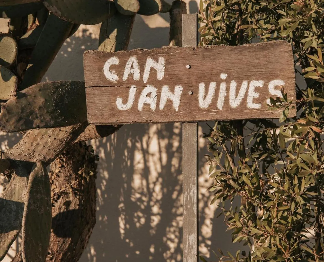 Can Jan Vives Vidreres Spain
